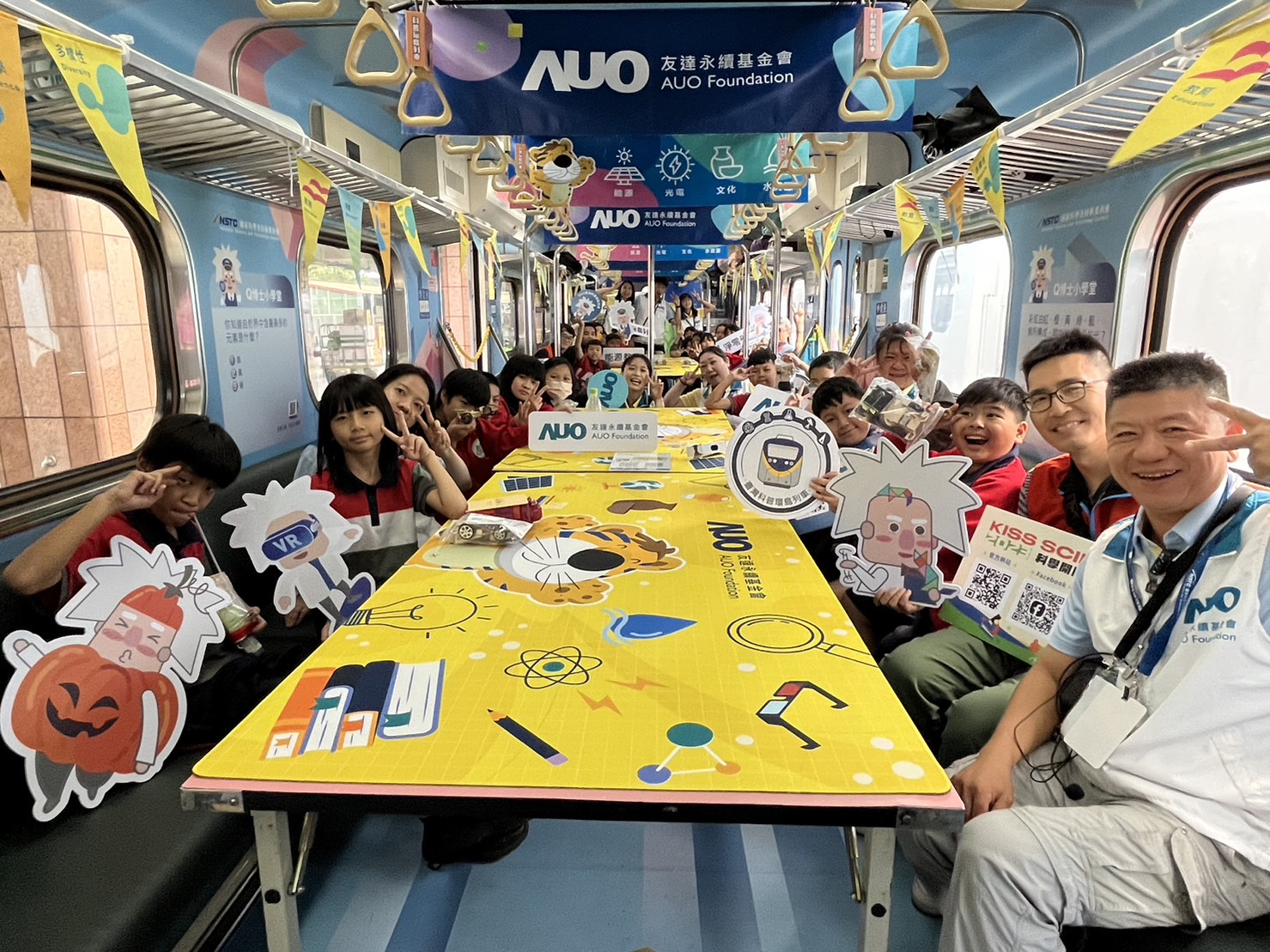 人生就是博永續基金會參與「臺灣科普環島列車」，設計基礎科學車廂課程，以「淨零碳排和永續能源」為主題，讓學生透過創意實驗認識淨零知識，以及思考生活中的減碳行為